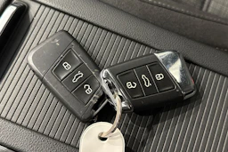 harmaa Volkswagen Passat 2020 kuva 29.
