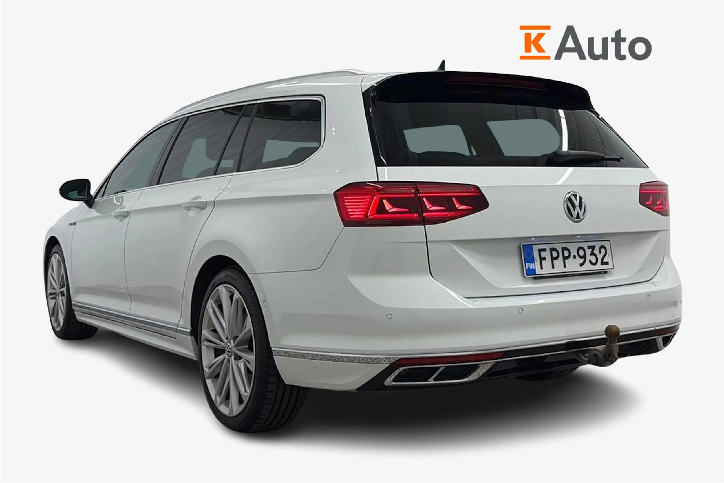 valkoinen Volkswagen Passat 2020 kuva 2.