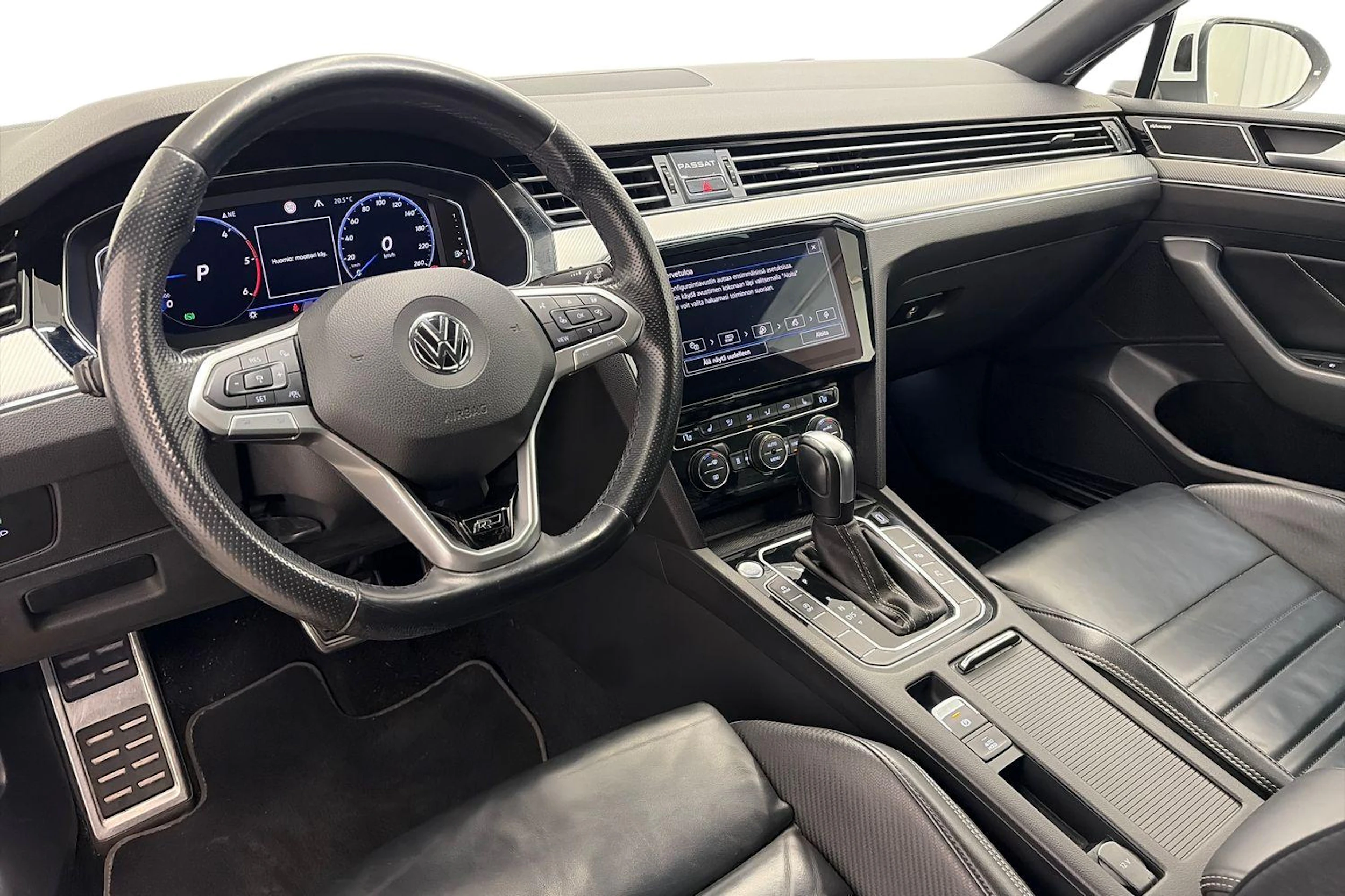 valkoinen Volkswagen Passat 2020 kuva 6.