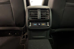 valkoinen Volkswagen Passat 2020 kuva 9.
