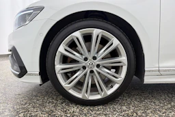 valkoinen Volkswagen Passat 2020 kuva 10.
