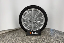 valkoinen Volkswagen Passat 2020 kuva 11.