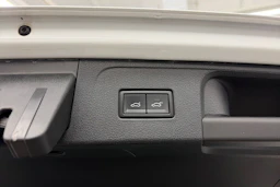 valkoinen Volkswagen Passat 2020 kuva 13.