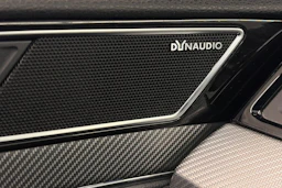 valkoinen Volkswagen Passat 2020 kuva 16.