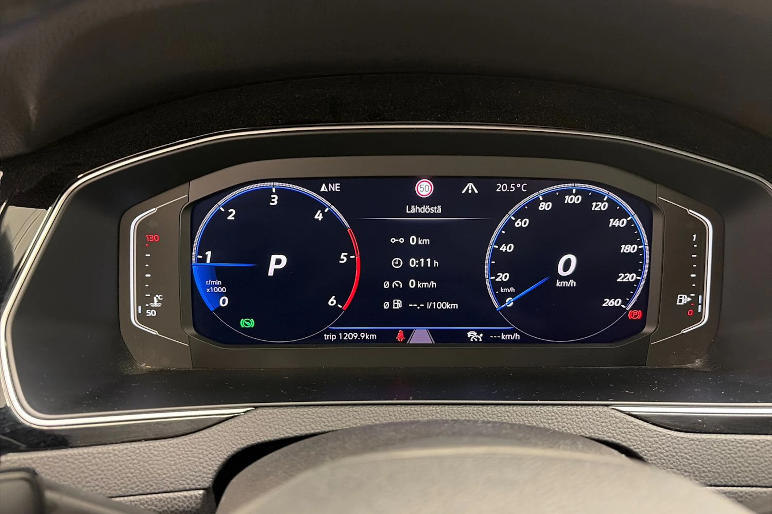 valkoinen Volkswagen Passat 2020 kuva 17.