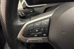 valkoinen Volkswagen Passat 2020 kuva 18.