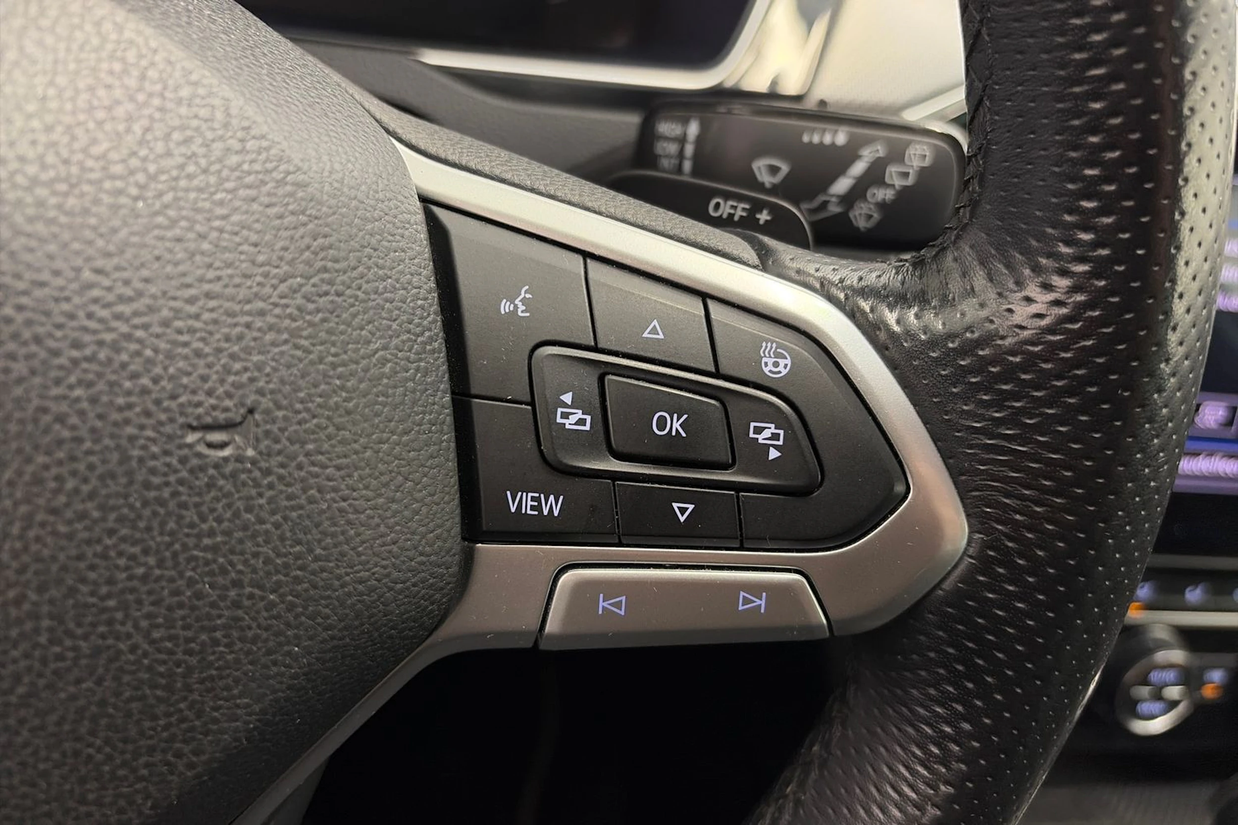 valkoinen Volkswagen Passat 2020 kuva 19.