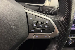 valkoinen Volkswagen Passat 2020 kuva 19.