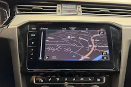 valkoinen Volkswagen Passat 2020 kuva 20.