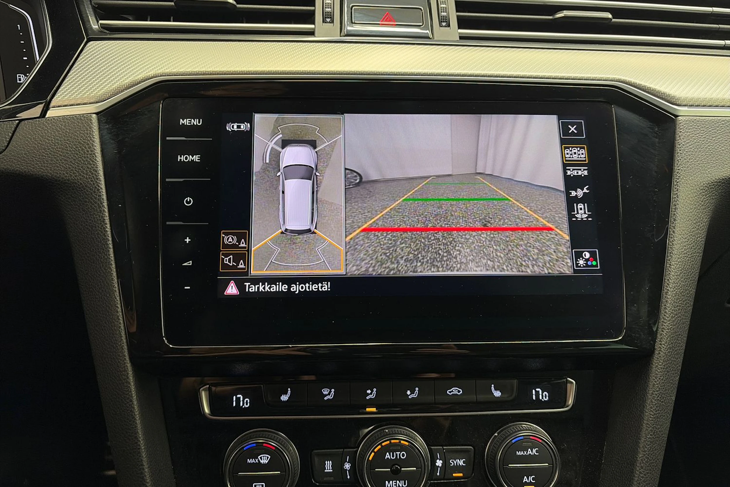 valkoinen Volkswagen Passat 2020 kuva 21.