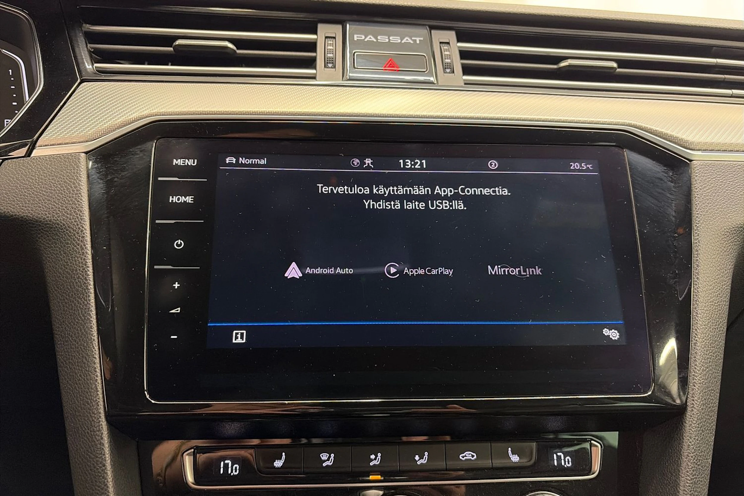 valkoinen Volkswagen Passat 2020 kuva 22.