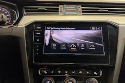 valkoinen Volkswagen Passat 2020 kuva 26.