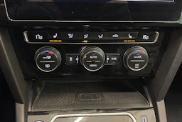 valkoinen Volkswagen Passat 2020 kuva 27.