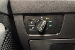 valkoinen Volkswagen Passat 2020 kuva 28.