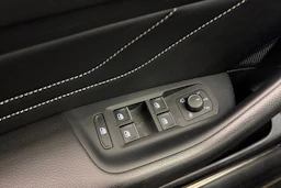 valkoinen Volkswagen Passat 2020 kuva 29.
