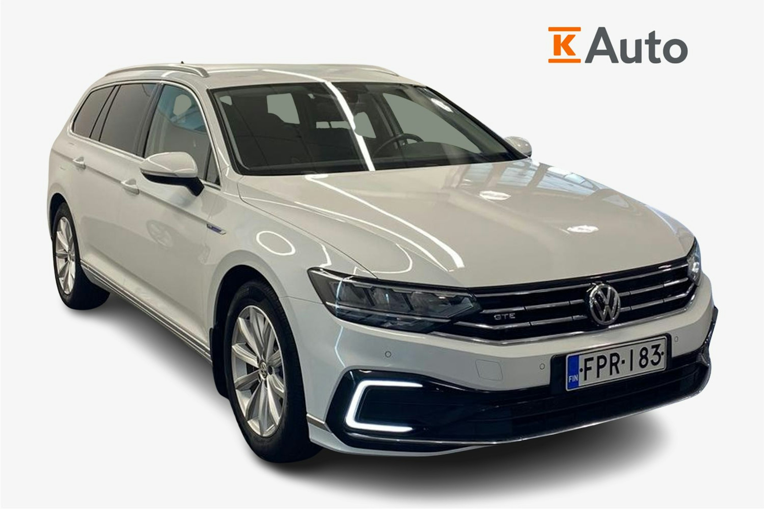 valkoinen Volkswagen Passat 2020 kuva 1.