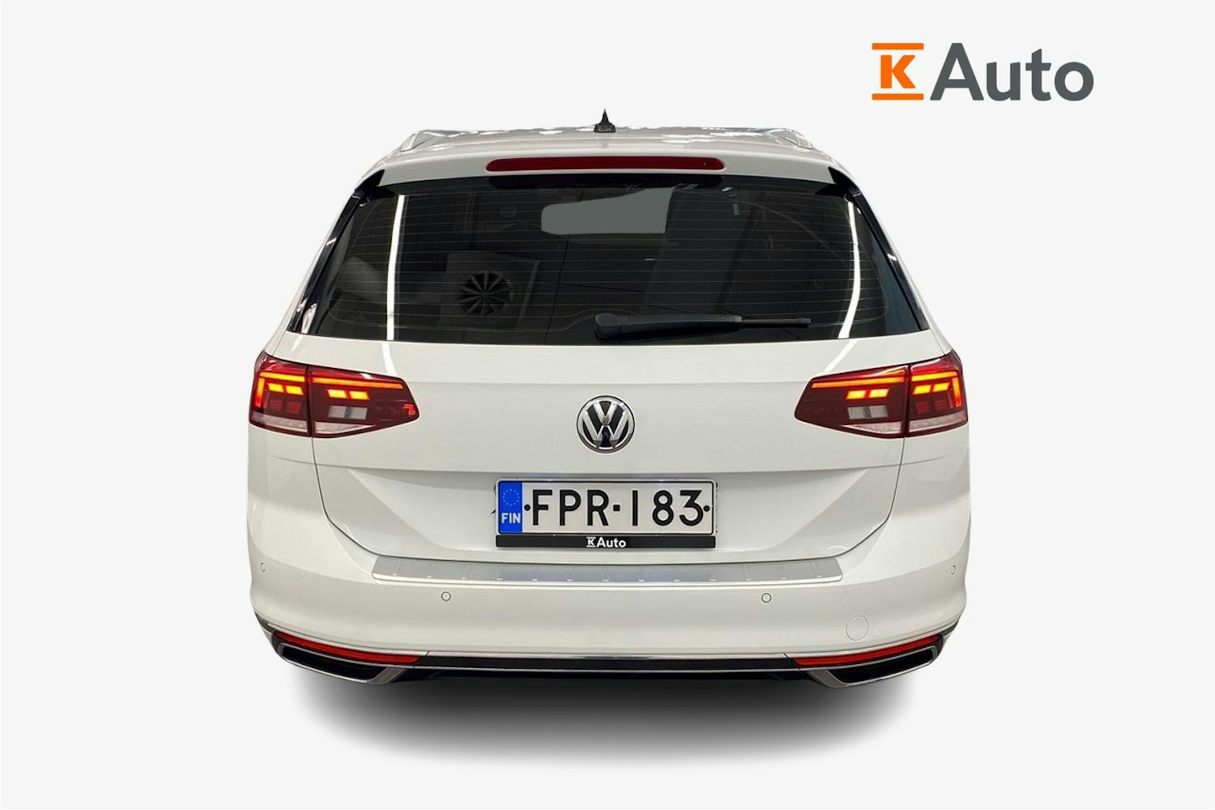 valkoinen Volkswagen Passat 2020 kuva 3.