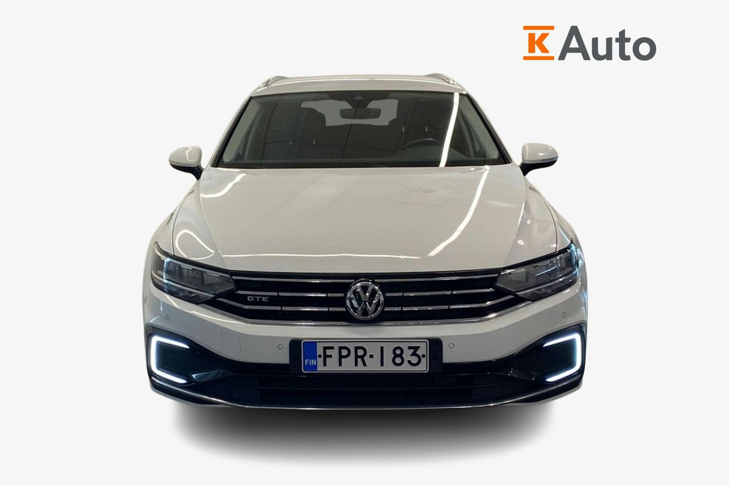 valkoinen Volkswagen Passat 2020 kuva 5.