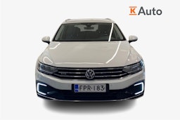 valkoinen Volkswagen Passat 2020 kuva 5.