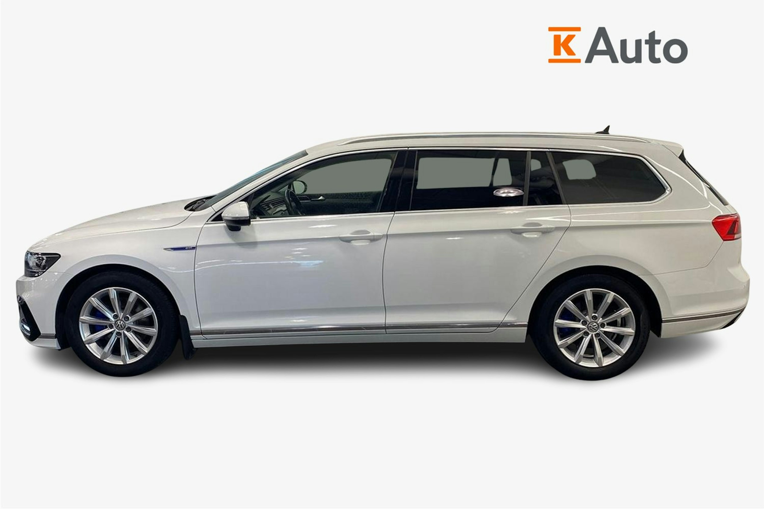 valkoinen Volkswagen Passat 2020 kuva 6.