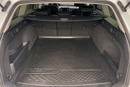 valkoinen Volkswagen Passat 2020 kuva 14.