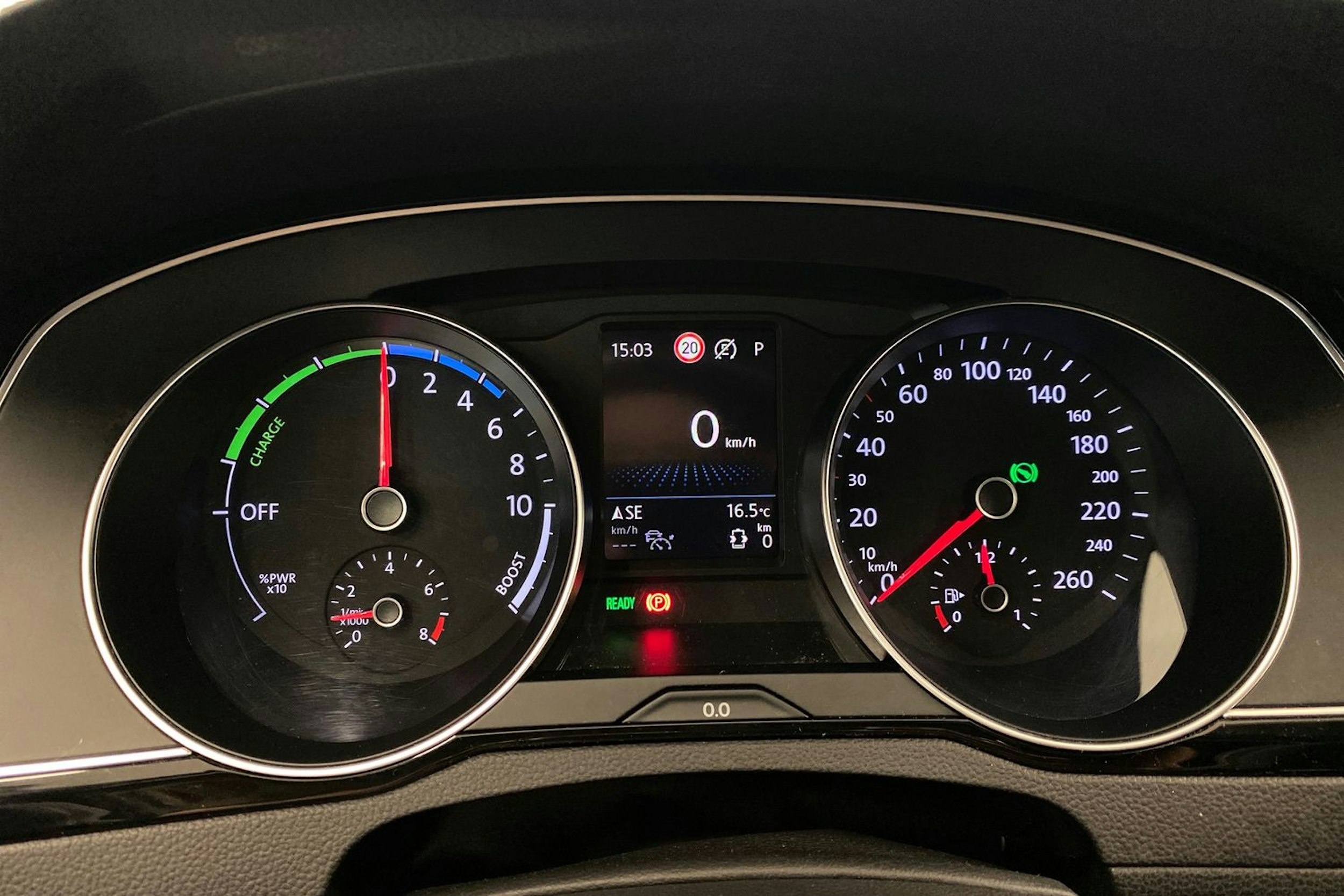 valkoinen Volkswagen Passat 2020 kuva 17.