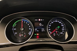 valkoinen Volkswagen Passat 2020 kuva 17.