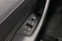 valkoinen Volkswagen Passat 2020 kuva 21.
