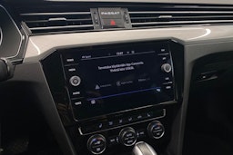valkoinen Volkswagen Passat 2020 kuva 24.