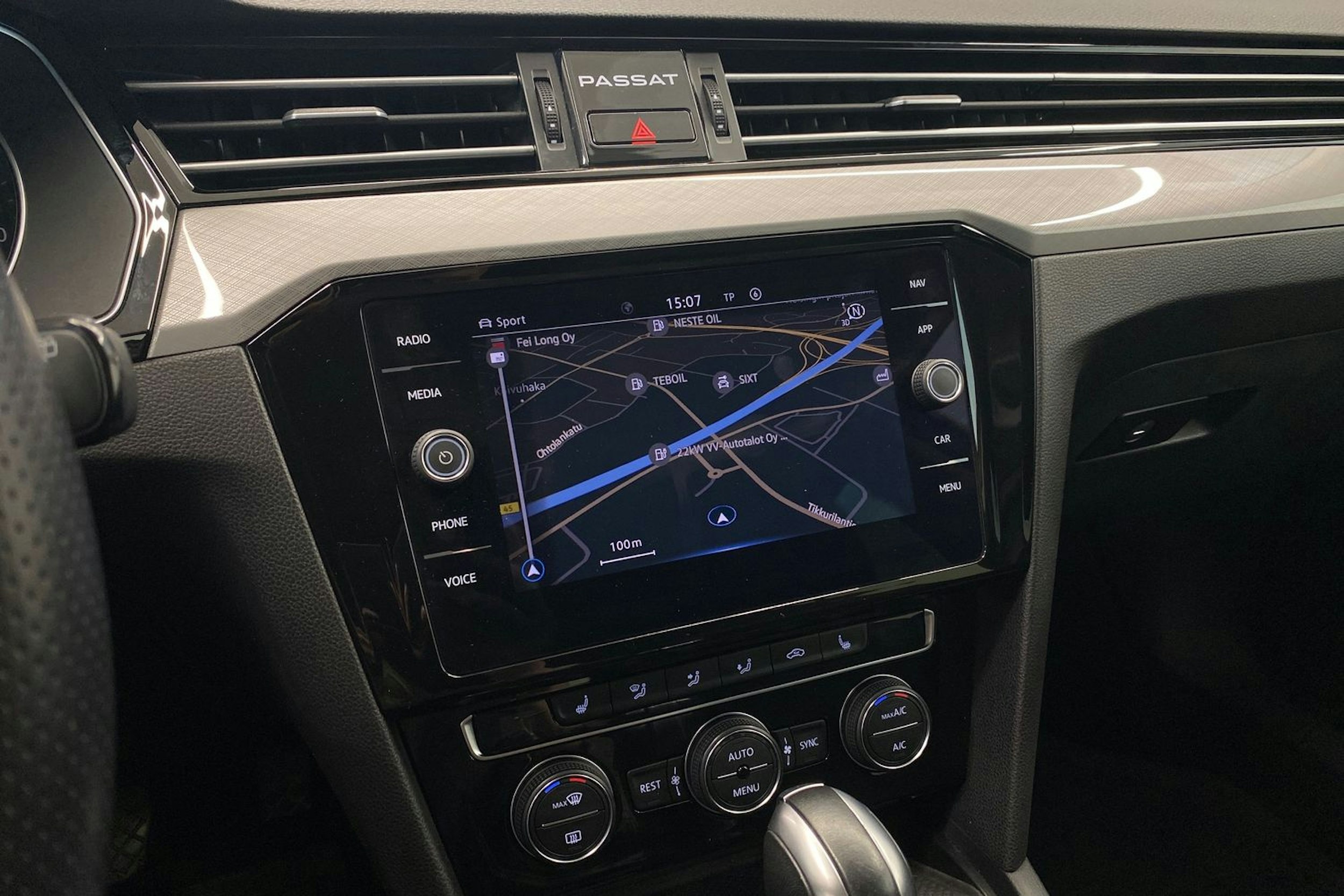 valkoinen Volkswagen Passat 2020 kuva 25.