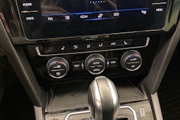 valkoinen Volkswagen Passat 2020 kuva 27.