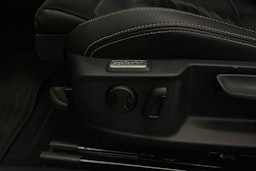 valkoinen Volkswagen Passat 2020 kuva 29.