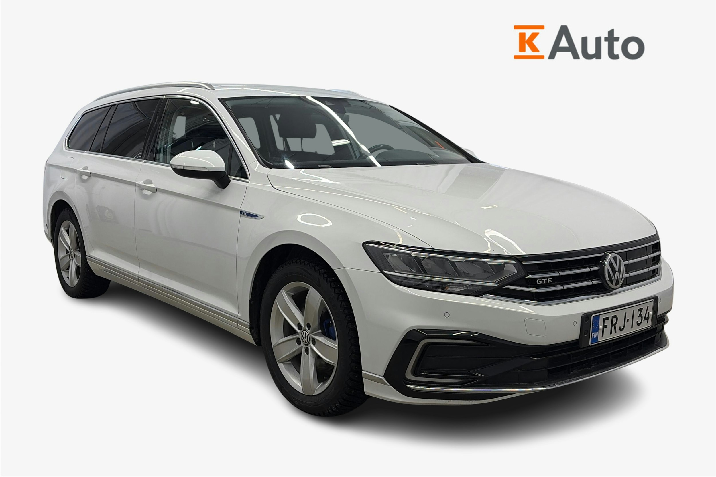 valkoinen Volkswagen Passat 2020 kuva 4.