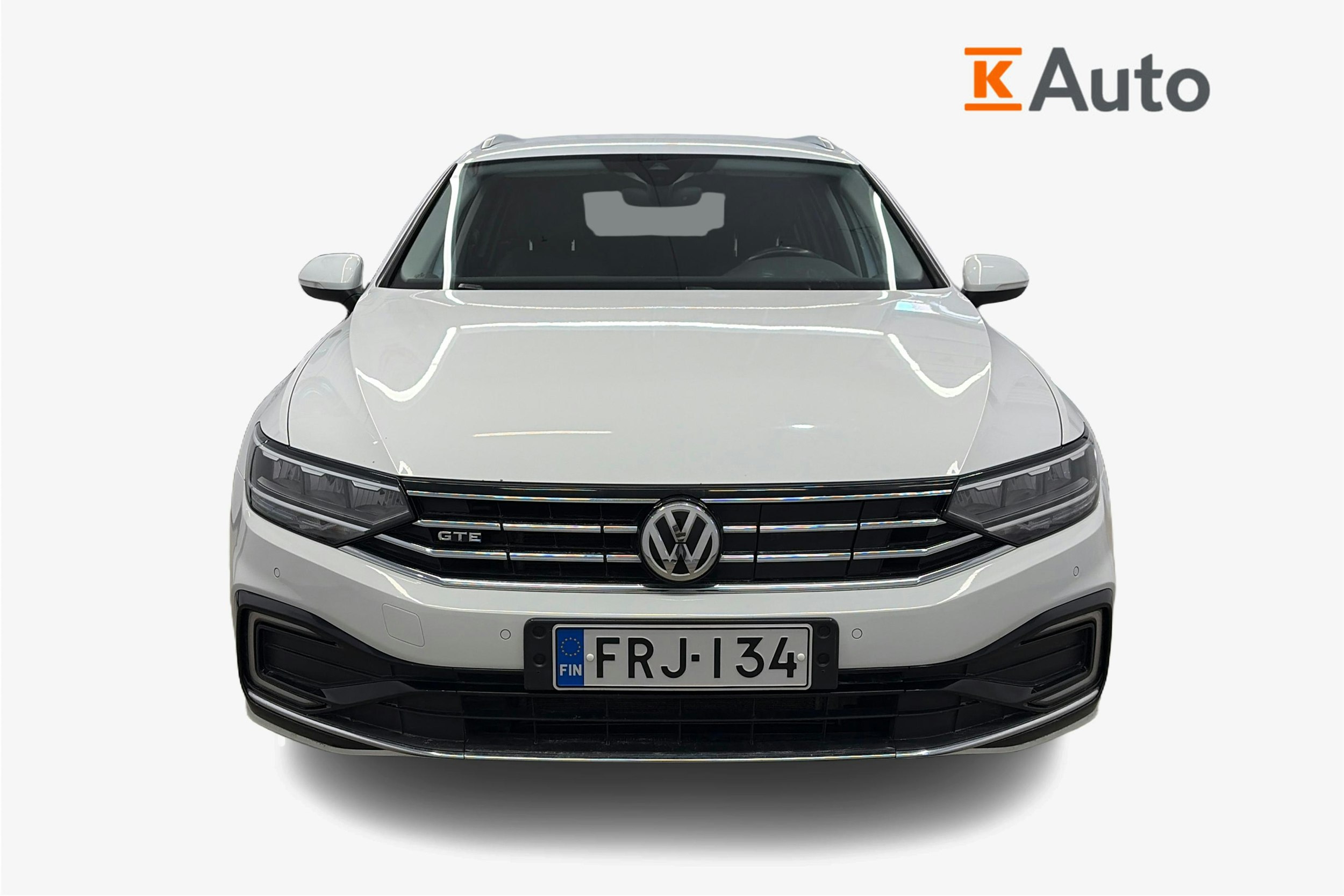 valkoinen Volkswagen Passat 2020 kuva 7.