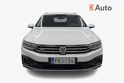 valkoinen Volkswagen Passat 2020 kuva 7.