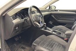 valkoinen Volkswagen Passat 2020 kuva 9.