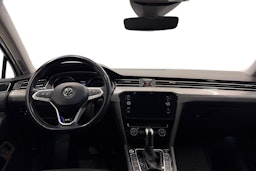 valkoinen Volkswagen Passat 2020 kuva 10.