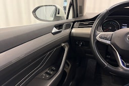 valkoinen Volkswagen Passat 2020 kuva 16.