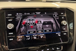 valkoinen Volkswagen Passat 2020 kuva 21.