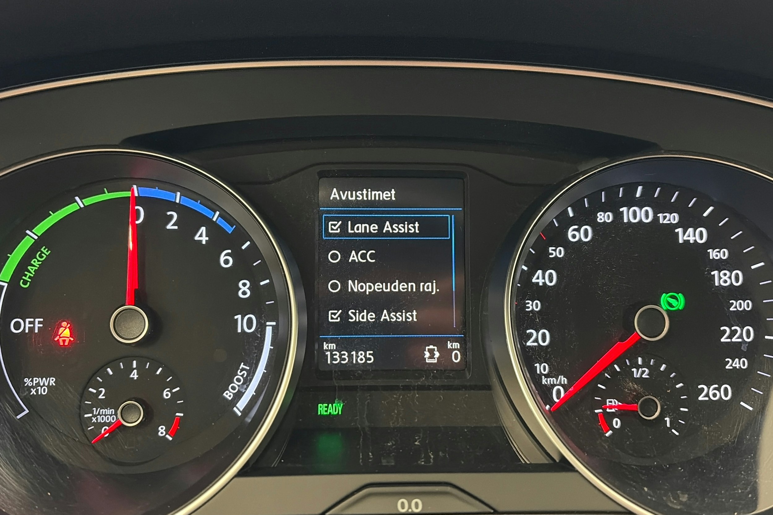 valkoinen Volkswagen Passat 2020 kuva 22.