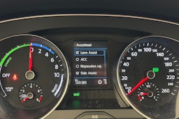 valkoinen Volkswagen Passat 2020 kuva 22.