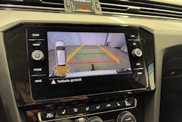 valkoinen Volkswagen Passat 2020 kuva 23.