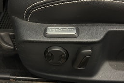 valkoinen Volkswagen Passat 2020 kuva 26.