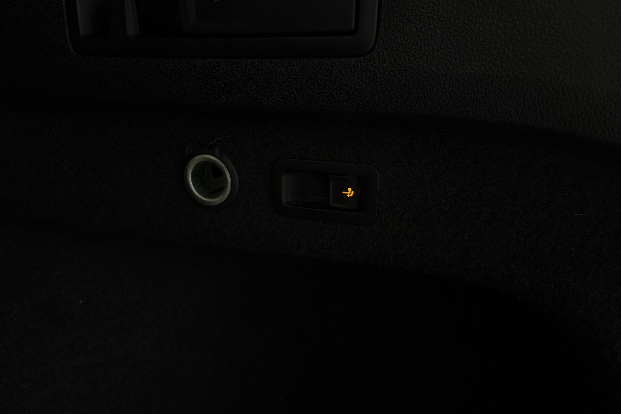 valkoinen Volkswagen Passat 2020 kuva 27.