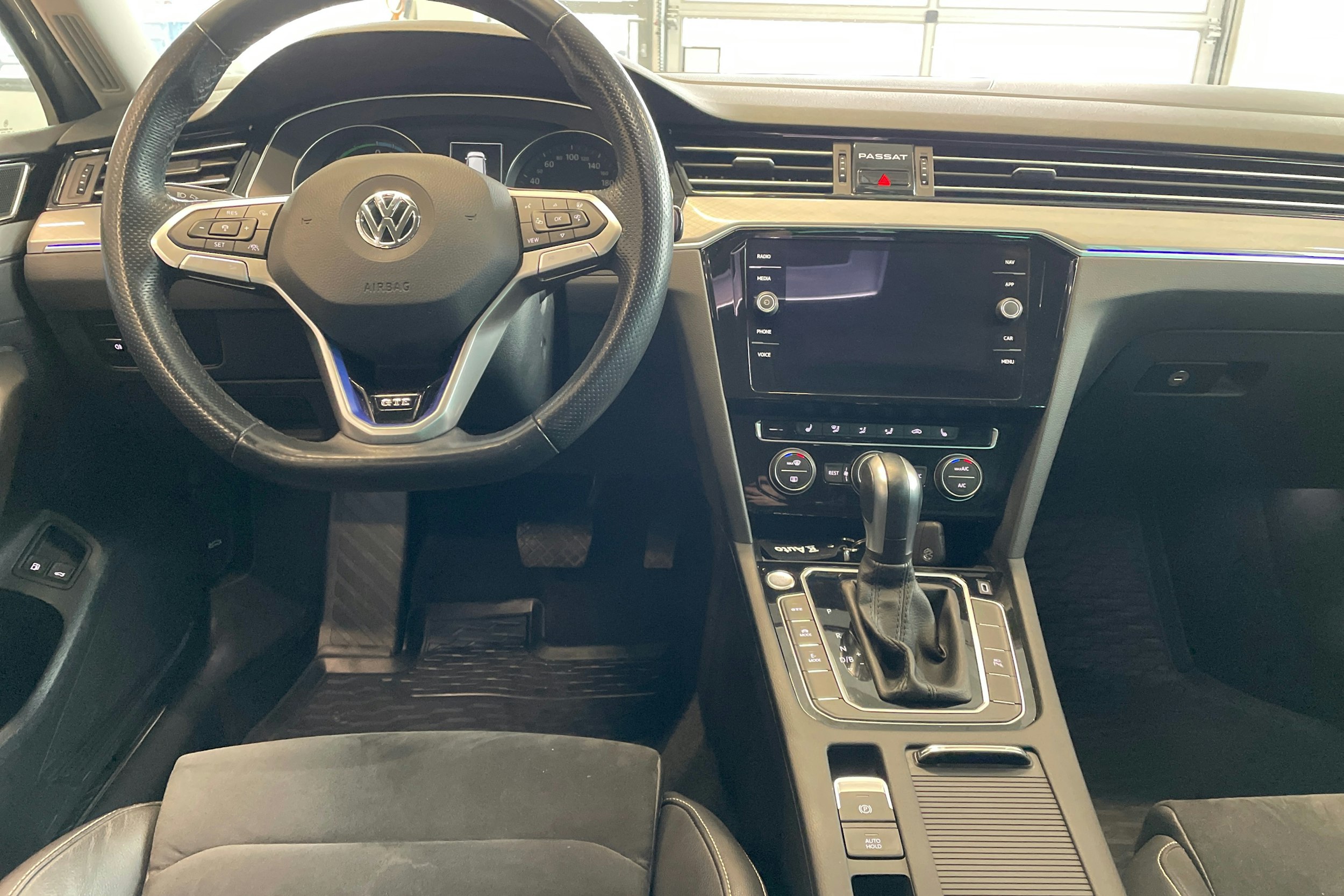 harmaa Volkswagen Passat 2020 kuva 7.