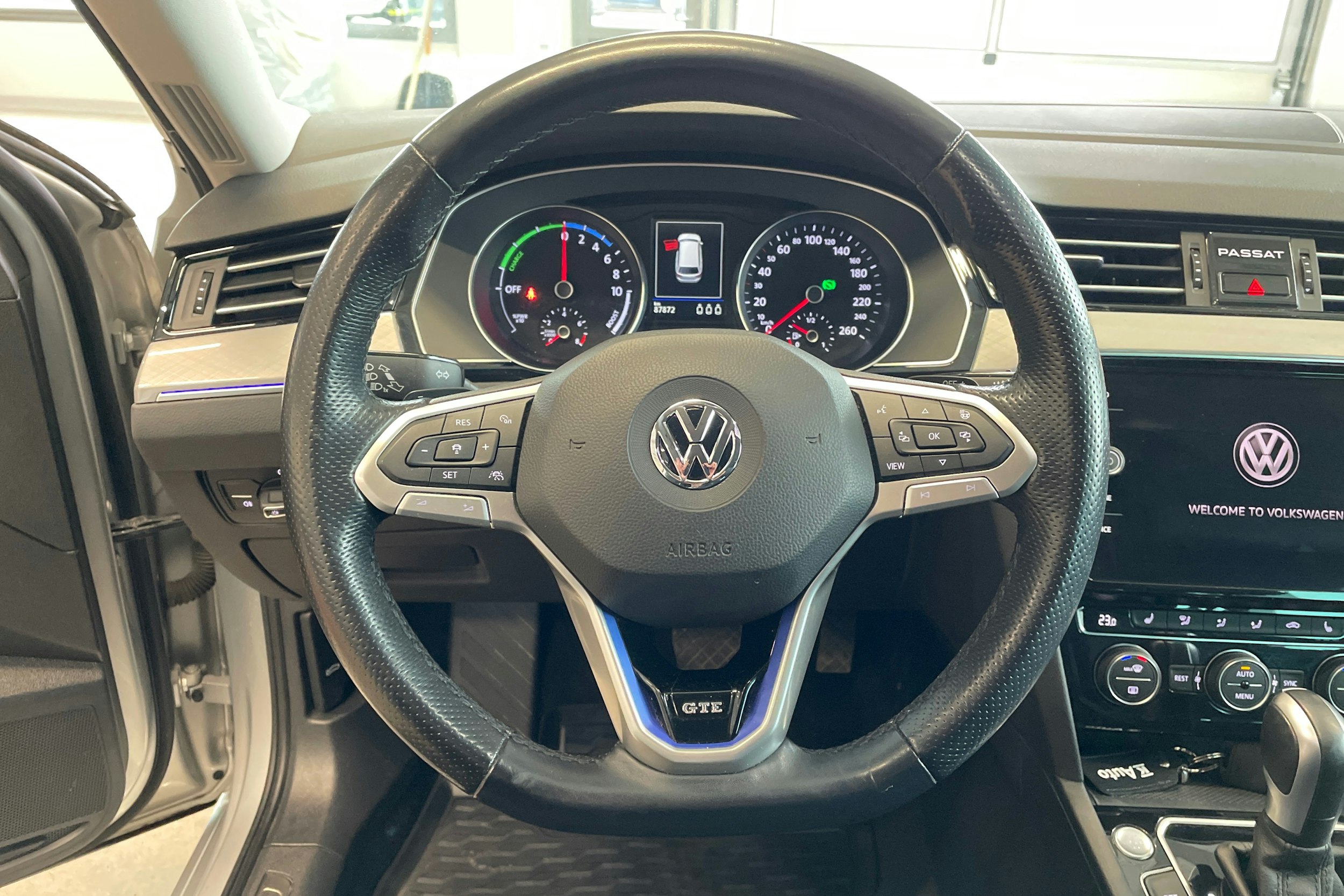 harmaa Volkswagen Passat 2020 kuva 16.