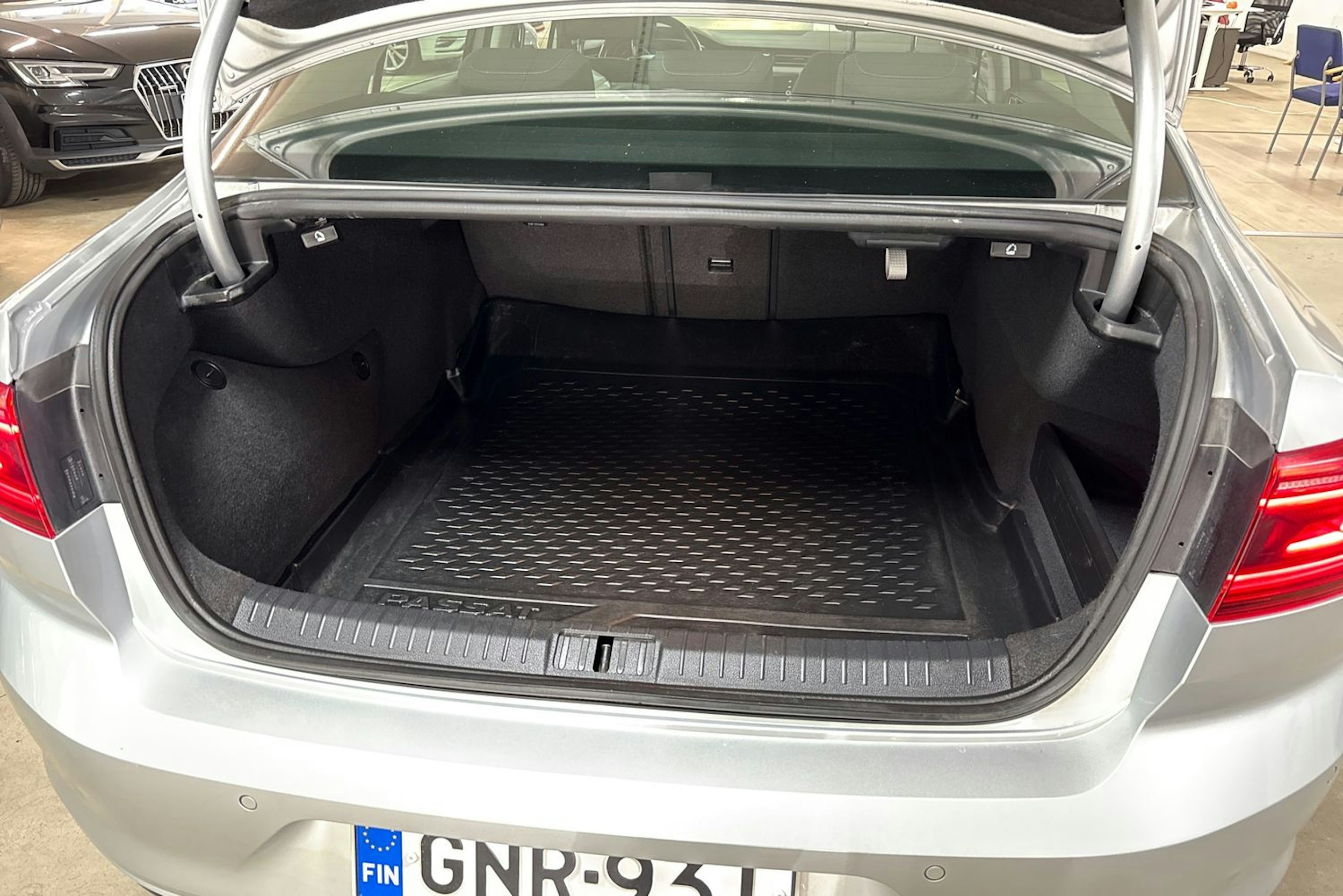 hopea Volkswagen Passat 2020 kuva 14.