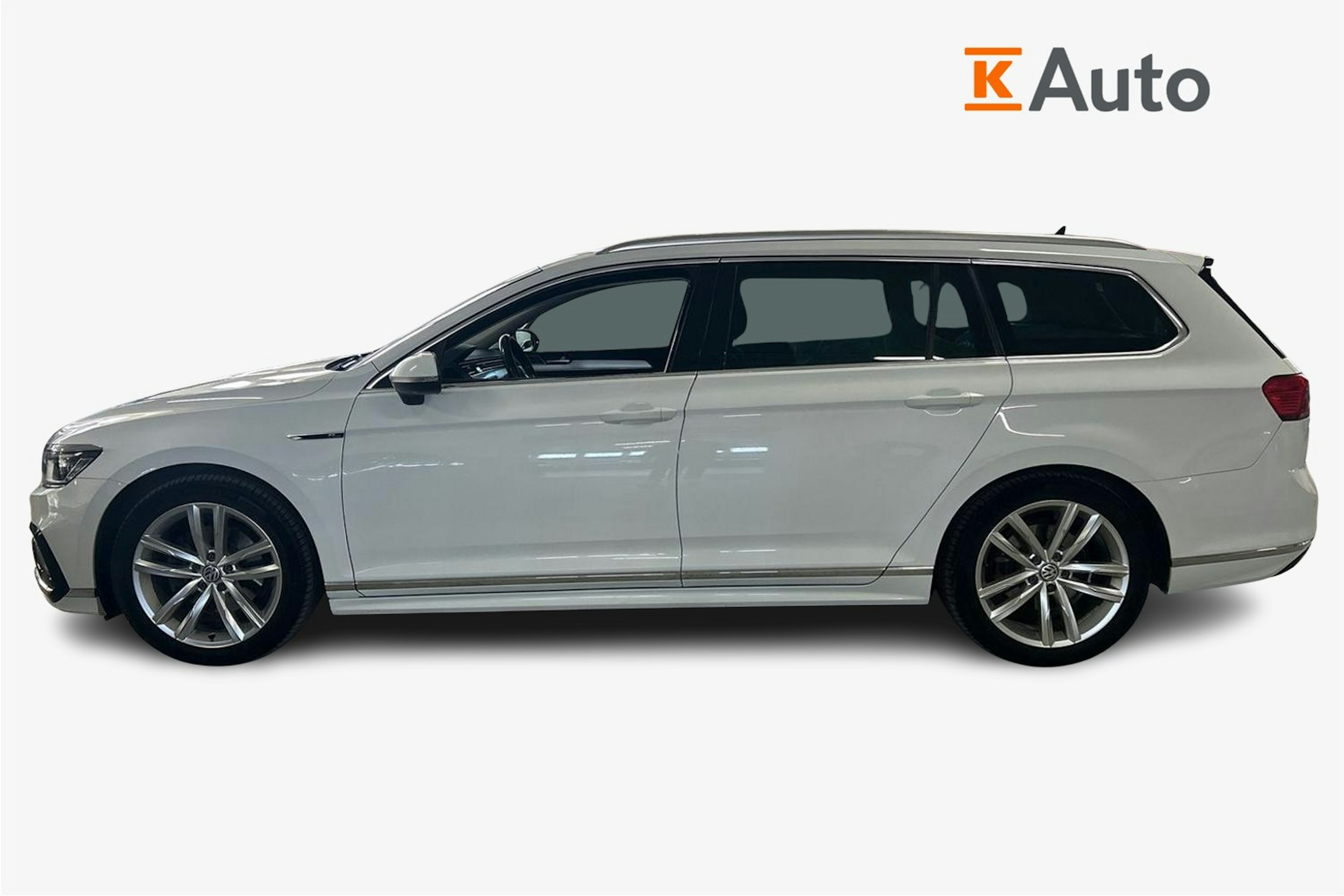 Valkoinen Volkswagen PASSAT 2020 kuva 6.