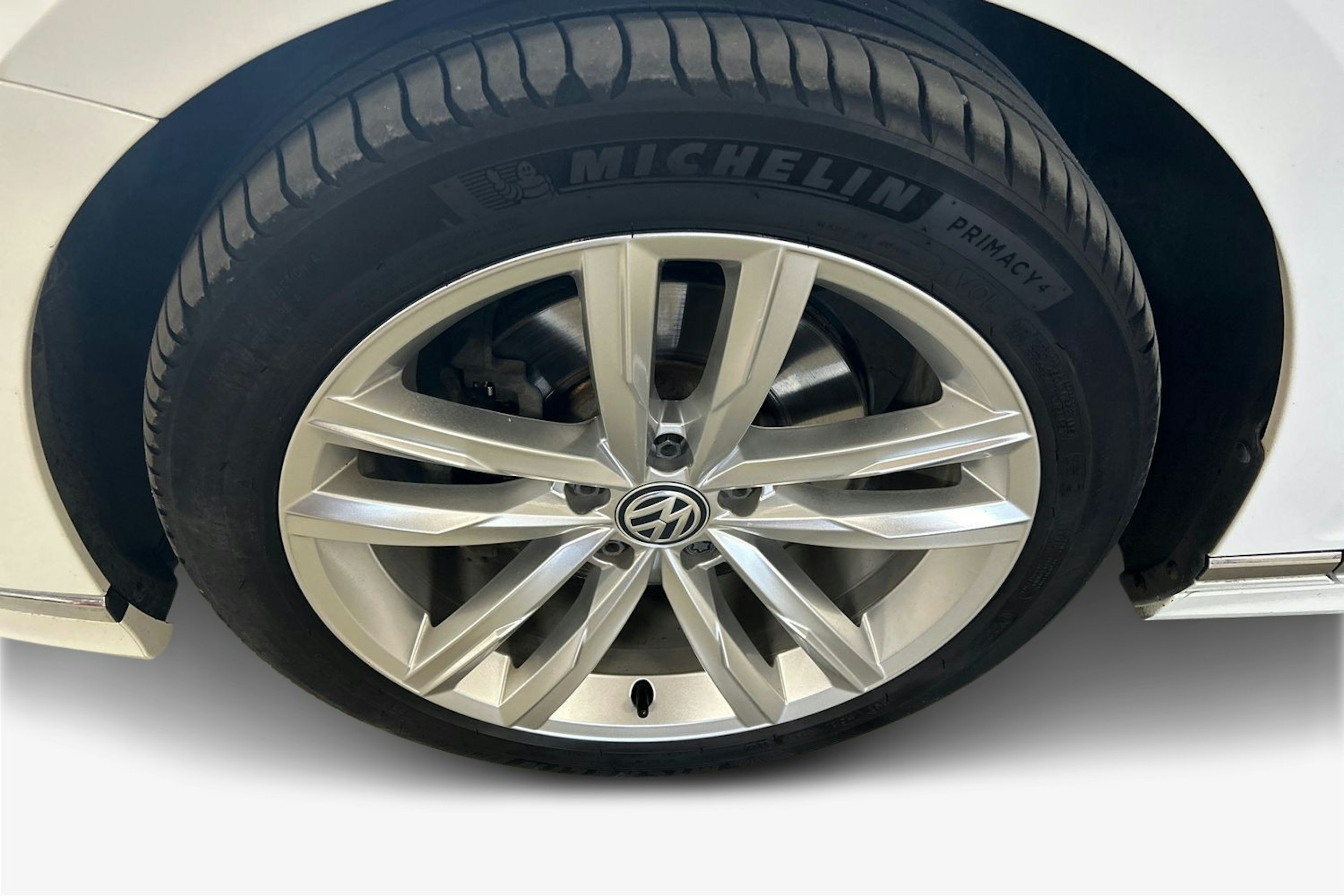 Valkoinen Volkswagen PASSAT 2020 kuva 11.