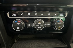 Valkoinen Volkswagen PASSAT 2020 kuva 17.